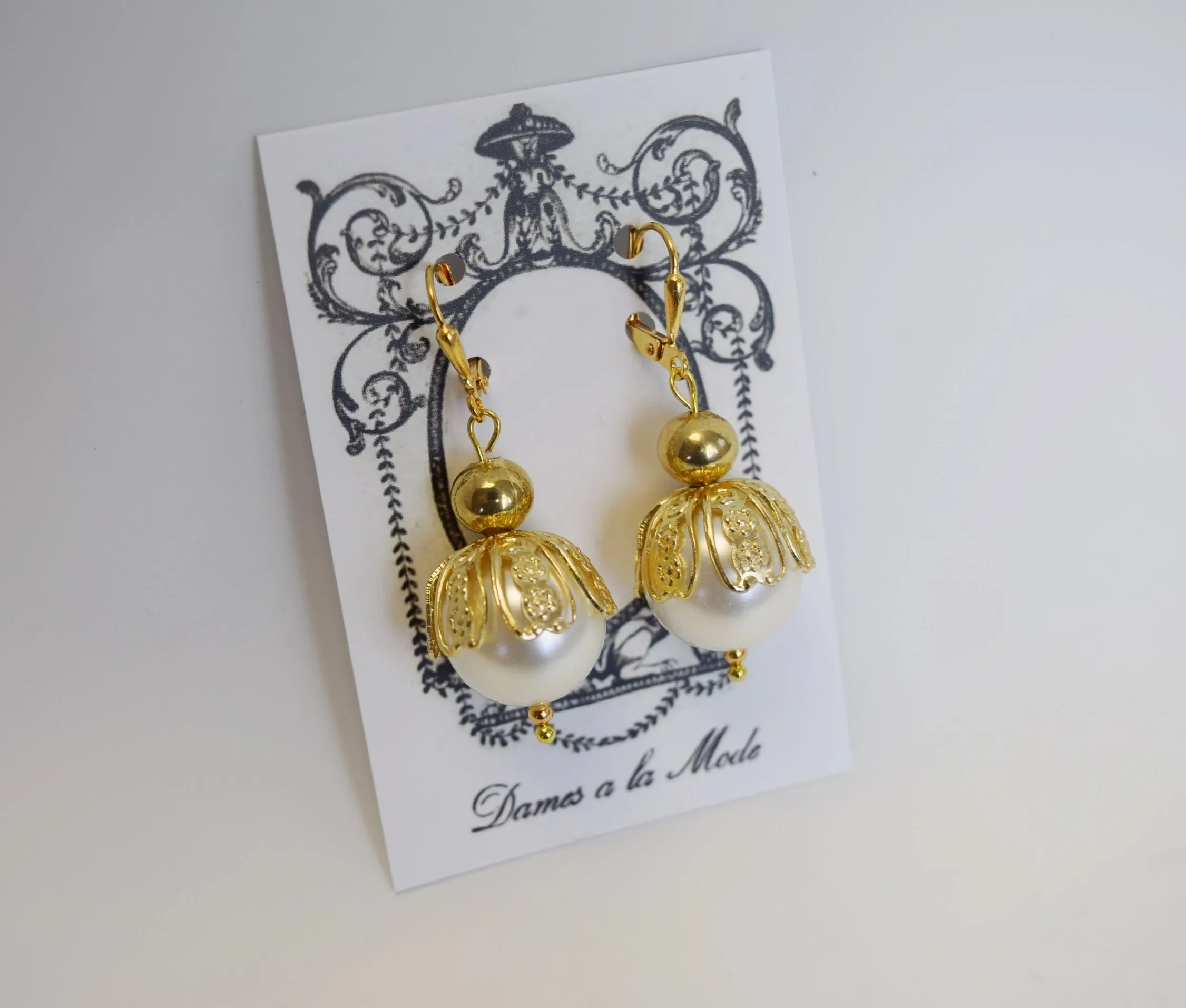 Pearl flower earrings