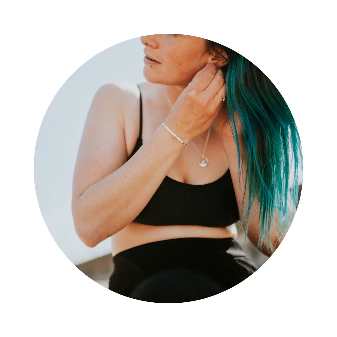 WAVE PENDANT NECKLACE