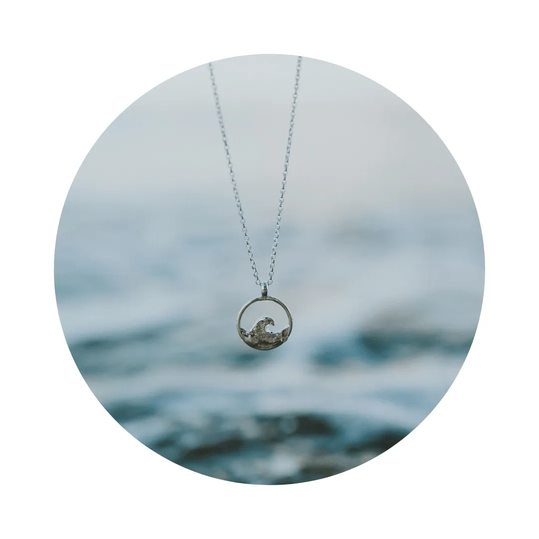 WAVE PENDANT NECKLACE